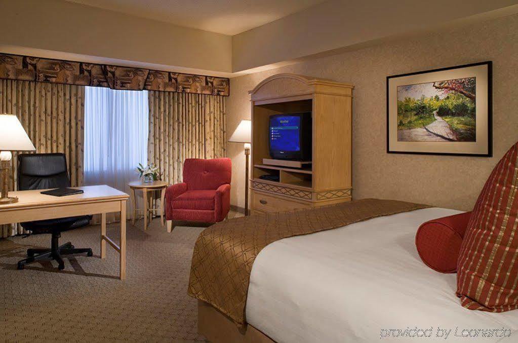 Edward Hotel & Convention Center デトロイト 部屋 写真